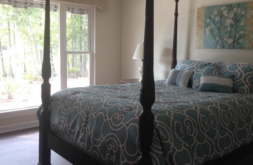 Santee House | Large 4 Bedroom in Gated Golf Community on scenic cove off Lake Marion with pool