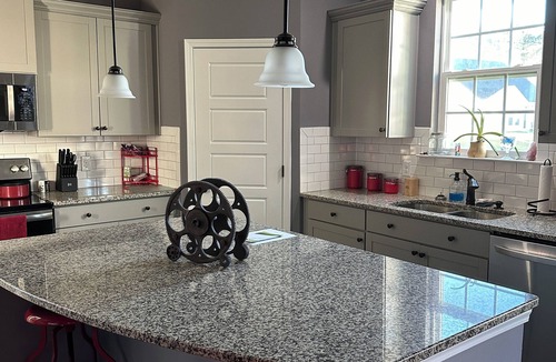 Port Wentworth House | Large beautiful 4 bedroom house with room for the whole family!