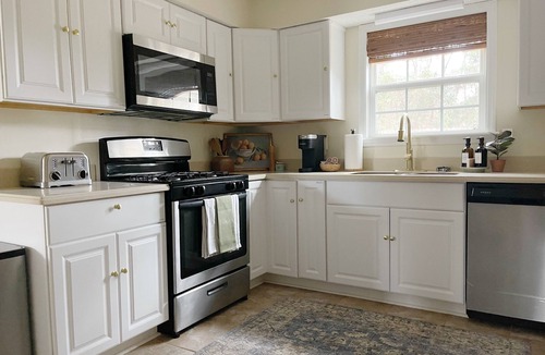 Whitemarsh Island House | Large Home Sleeps 10 By Beach & City