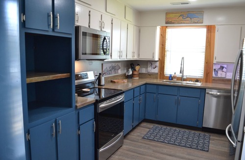 Sunbury House | Large home w/3 separate kitchens & living spaces