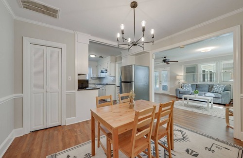 Winterville House | Large house with ample parking, game room, and 2 living rooms. Great for groups.
