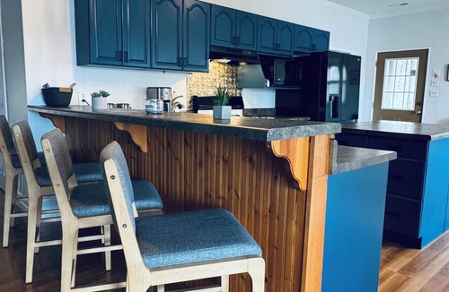 Oconee County Apartment | Large Lakefront 3BR with Private Dock, Screened Porch, Kayaks, Stocked Lake!