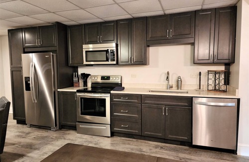 Athens House | Large Luxury Home- 4 KING Bdr+ 2 Bdr Awesome Entertaining Rm for 12- UGA 4 miles