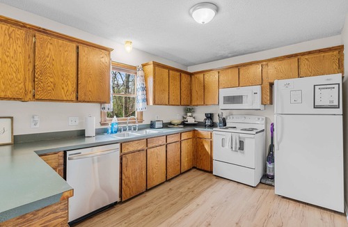 Woodfield House | Large Private Yard, Near USC! - The Garnet Goliath