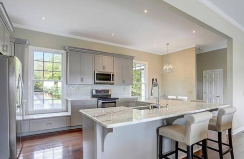 West Point House | Large riverfront retreat -views, bunkroom, firepit, playset -by Williamsburg!