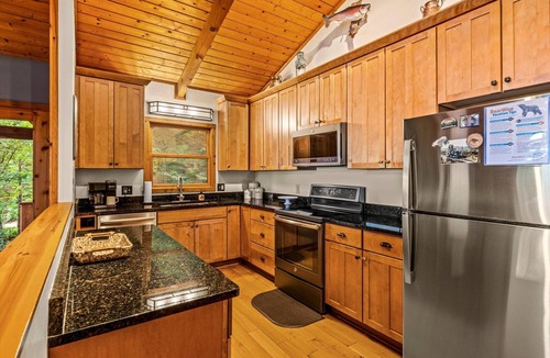 Smoky Mountains Cabin | Large Secluded Cabin w/Amazing Views, Firepit, Theater, Game RM, Outdoor Shower!