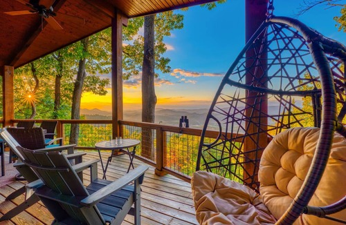 Smoky Mountains Cabin | Large Secluded Cabin w/Amazing Views, Firepit, Theater, Game RM, Outdoor Shower!