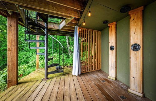 Smoky Mountains Cabin | Large Secluded Cabin w/Amazing Views, Firepit, Theater, Game RM, Outdoor Shower!