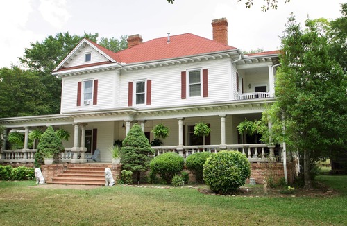 Belton House | Large Suite in Historic Farm with Private Entrance, Private Bath Kitchenette
