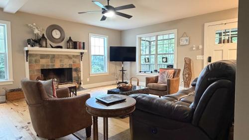 Cleveland House | Last house on the hill