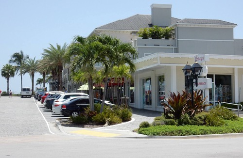 Central Beach Apartment | LAST MINUTE Vero Beach, FL - great ocean views, direct beach access, pool