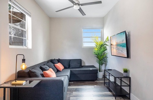 Poinciana Park Apartment | Lauderdale Bliss: Mins to Las Olas & Beach