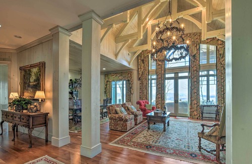 Cashiers Cottage | Lavish Mountaintop Lodge: Deck w/ Stunning Views!