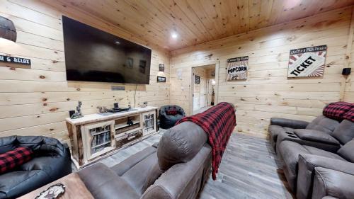 Walland House | Lazy Bear Lodge (5-Bedroom Cabin) with Pool and Mountain in Walland, Tennessee