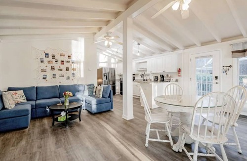 Chapin House | Lazy Creek Cove Cottage w EV Plug!