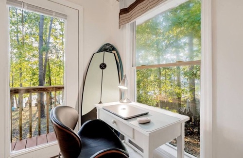 Chapin House | Lazy Creek Cove Cottage w EV Plug!