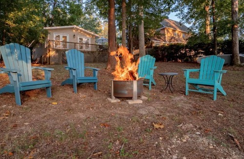 Chapin House | Lazy Creek Cove Cottage w EV Plug!