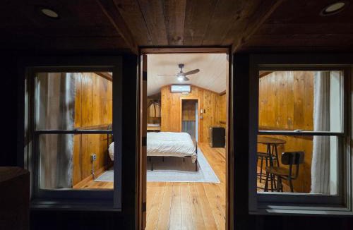 Robbinsville Apartment | Lazy T Cabins - Acadia