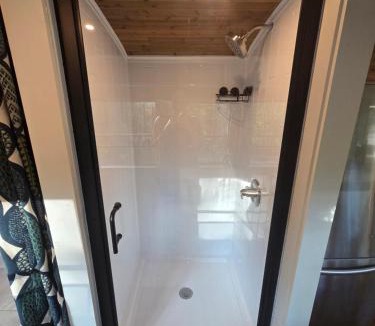 Robbinsville Apartment | Lazy T Cabins - The Skoolie