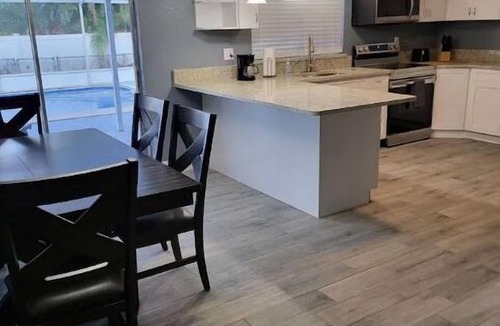 Winter Haven House | Legoland 3 Bedroom Pet Friendly Pool Home