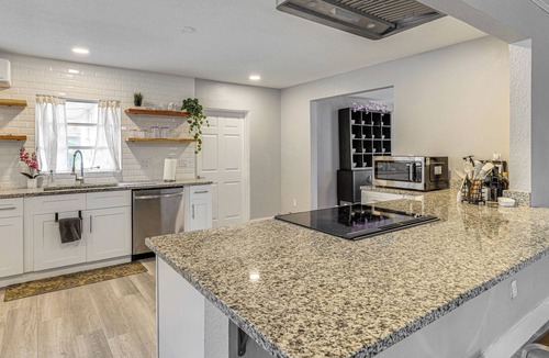 Winter Haven House | Legoland & Lakes Pool Home | Pet Friendly