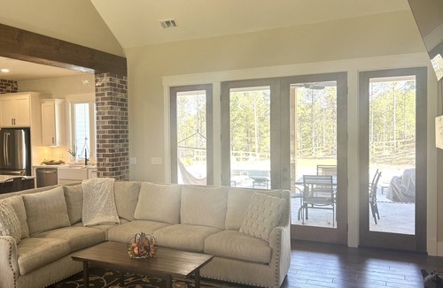 North Augusta House | Less than 5 miles from Masters & Peach Jam: Retreat w/Pool and Putting Green