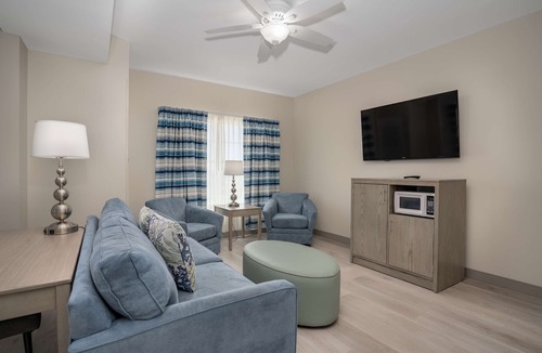 Emerald Isle Hotel | Lighthouse Suites - Best Western Signature Collection
