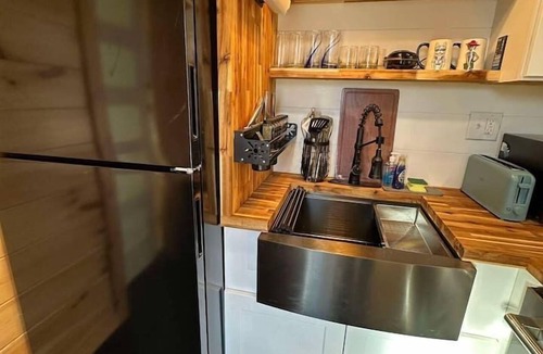 Six Mile Apartment | Lion Den Cabin A at Walterfalls-Upstate SC