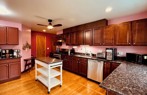 Umstead Villa | Lioncrest Estate | Pickleball Cinema Near RDU 5-Acres