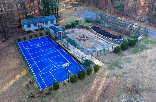 Umstead Villa | Lioncrest Estate | Pickleball Cinema Near RDU 5-Acres