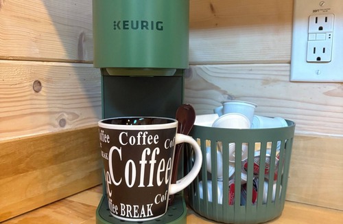 Knoxville Cottage | Local Creek Tiny Home. Hot Tub. Wifi. Close to everything. Glamping. Private.