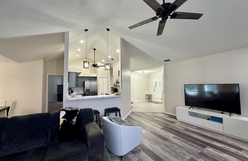 Silver Oaks House | Located at Golf Course! Golf is temporary closed after hurricane