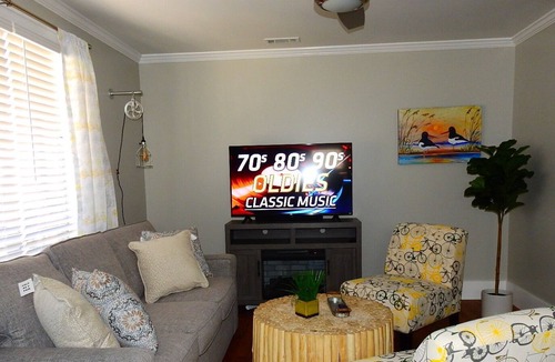 Port Royal House | Located in the center of Port Royal! A stones throw from Parris Island.