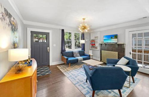 Riverland Terrace House | Location! Minutes to Downtown and Folly Beach