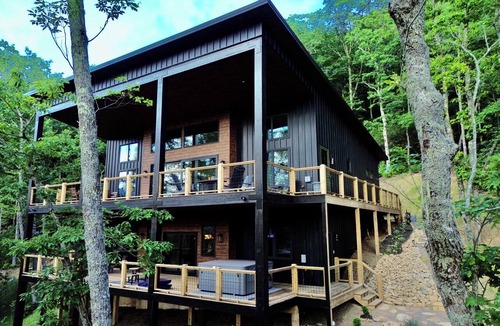Tuckasegee House | Lodge at Pinhook Gap w/Sunset Views, Hot tub & EV