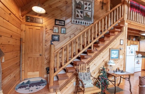 Franklin Cabin | Log Cabin - Mountain views - Hot Tub - Fire Pit
