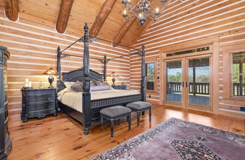 Bryceville House | Log Ranch House | 246 Acres | River | Horses | 12