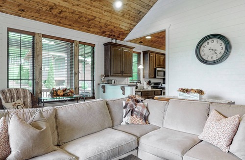 Glenville Cottage | LongView Cottage: Spacious Tiny Home w Fireplace, Screen Porch, Community Perks