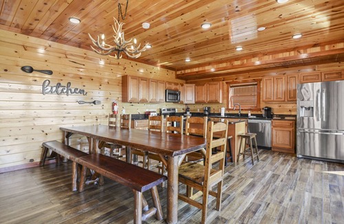 Sevierville Cabin | Lookout Lodge ~ Indoor Pool, Hot Tub & Mountain Views!