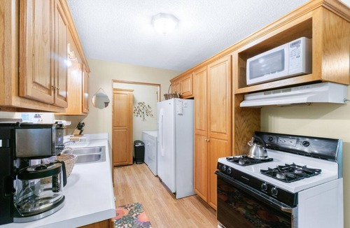 Rising Fawn House | Lookout Mtn. Escape w/ Fire Pit & 1 Acre Level Lawn- Mins to Cloudland Canyon