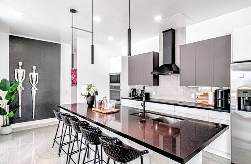 Mariner Villa | Lotus - Modern Waterfront Retreat in Cape Coral – Relax & Explore