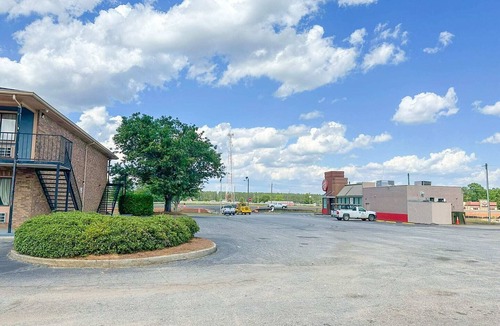 Louisville Apartment | Louisville, GA|King Bed|Smoking