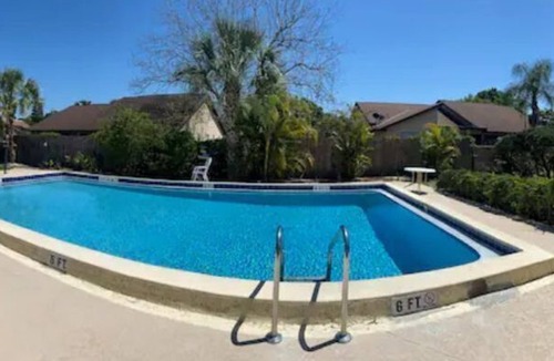 Sun 'N Lake Apartment | Lovely 1 bedroom unit with pool