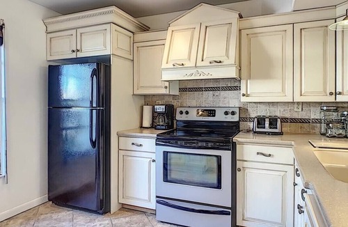 Isla del Sol House | Lovely 2 br 3 bath Isla Del Sol -Sleeps 6 lots of Amenities near St. Pete Beach!