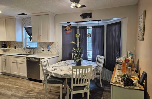 Westgate House | Lovely 3-bedroom 1 office house with AC in charming Jacksonville.