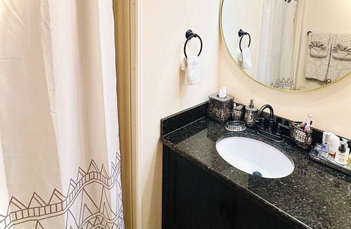 Water Front Park House | Lovely 3-bedroom house with WiFi in Edgewater