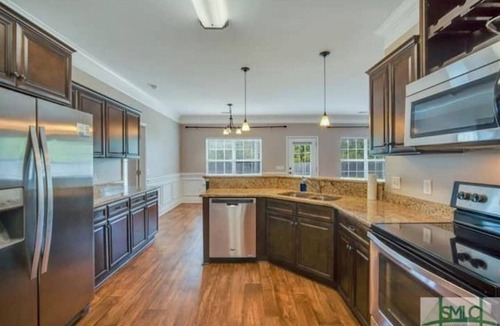 Hinesville House | Lovely 4 Bedroom with Hot Tub - sleeps 8