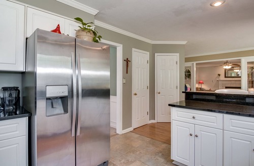 Martinez House | Lovely farmhouse style home in a quiet neighborhood