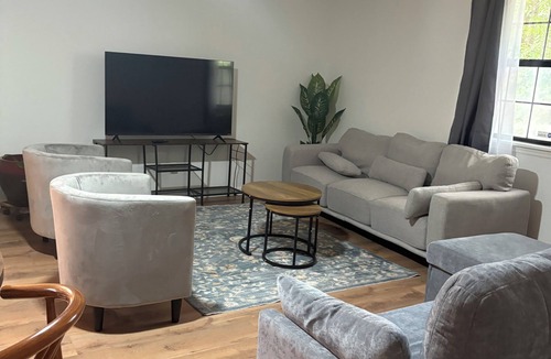 Midtown House | Lovely Home with Pool Table