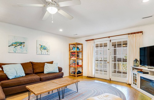 Edisto Island House | Lovely House Across Street From Beach w/ Lagoon Views + 2 Dogs Okay